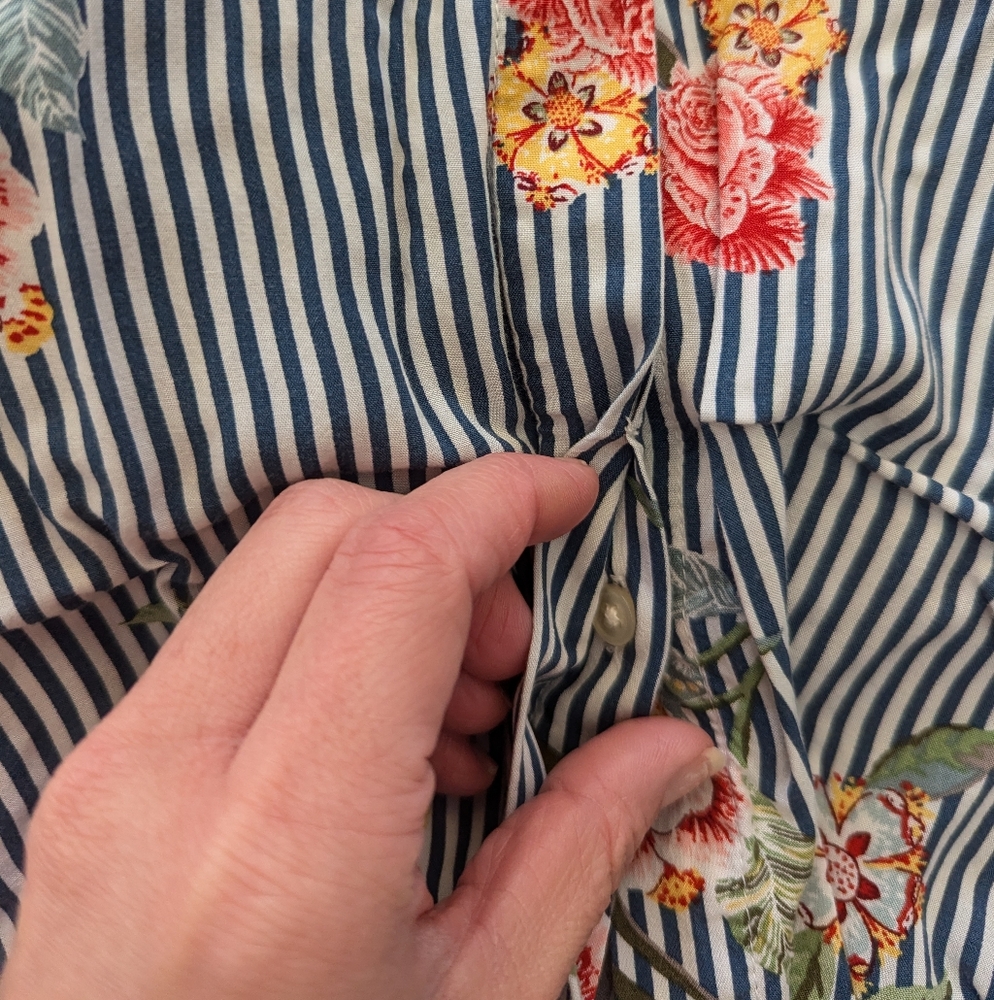 Like New Loft Floral Striped Button Blouse - Picture 4 of 8